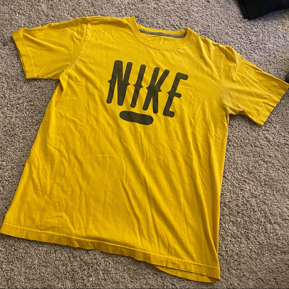 Nike Vintage Yellow Logo TShirt Medium